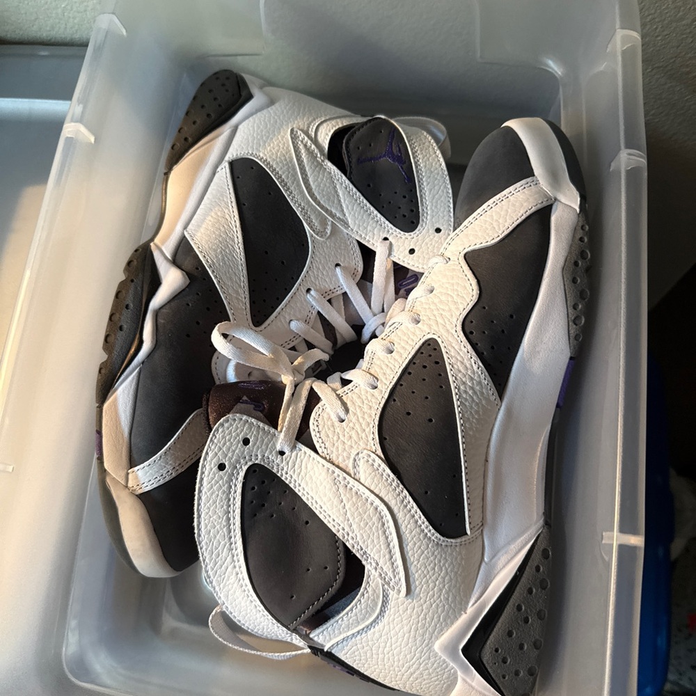 nike jordon mean purple and white